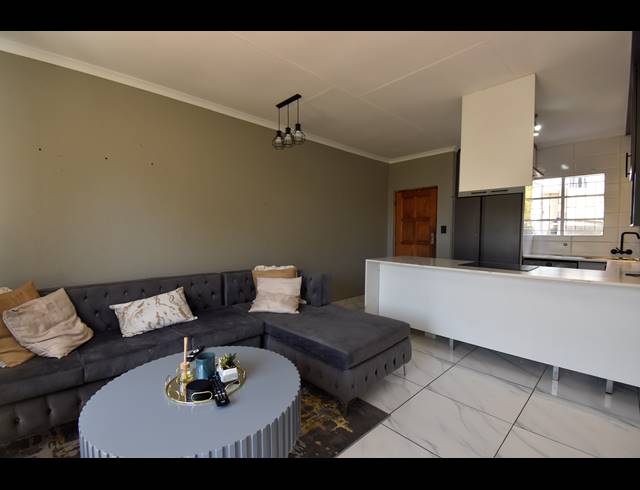 2 BEDROOM APARTMENT FOR SALE IN NORTHGATE